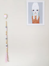 Load image into Gallery viewer, Tassle timber bead garland

